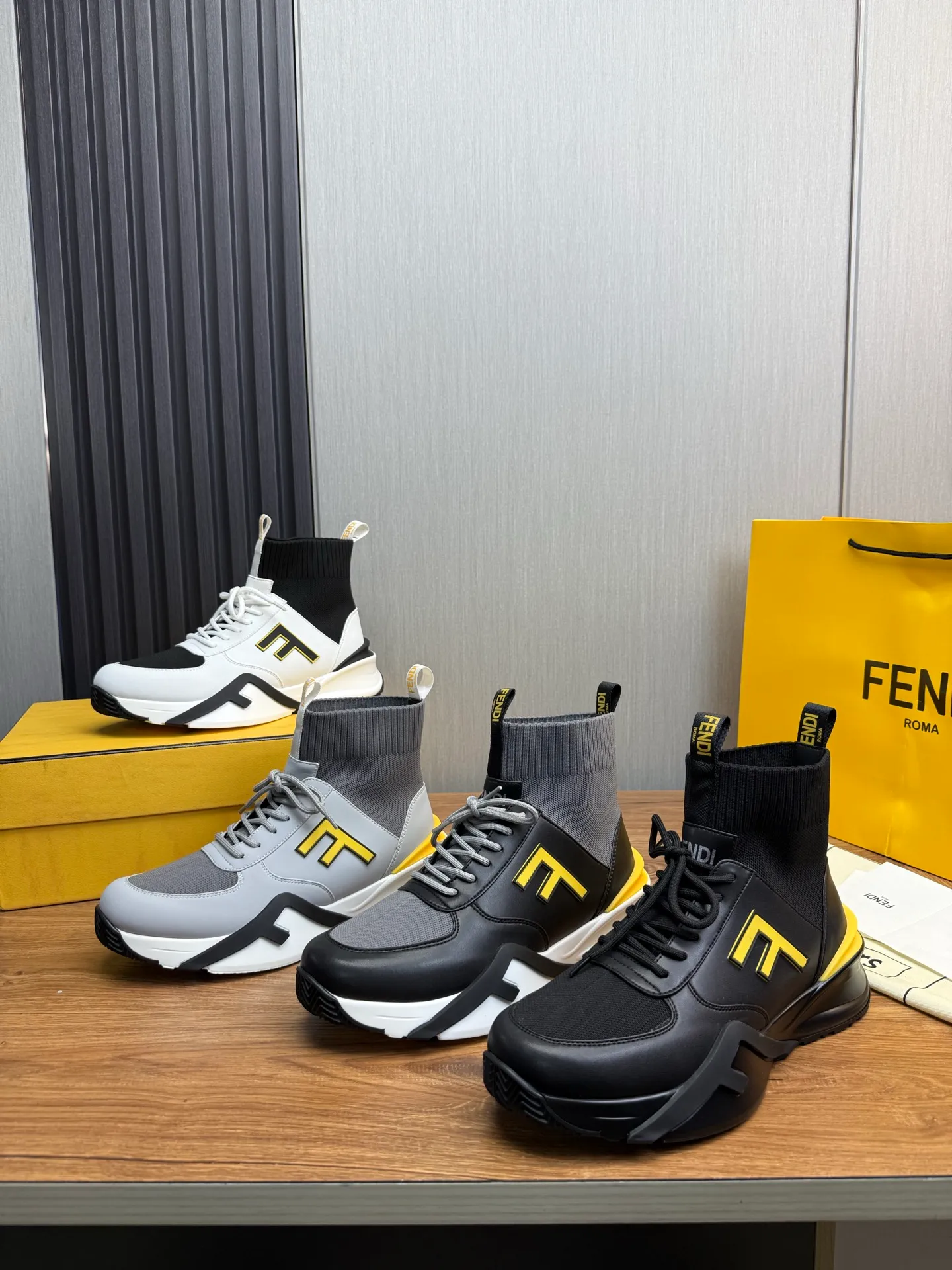 Men's men's shoes 💰560💰 Fendi [Fendi] hot style is on the market 🔥Fashionable casual men's shoes 🔱 Made of original brand fly knit fabric. Original cowhide + breathable mesh lining + sheepskin feet. Perfect shape and top quality, you deserve it 🔜Original rubber outsole, ultra-light, non-slip and wear-resistant 👣 Standard size 38-44